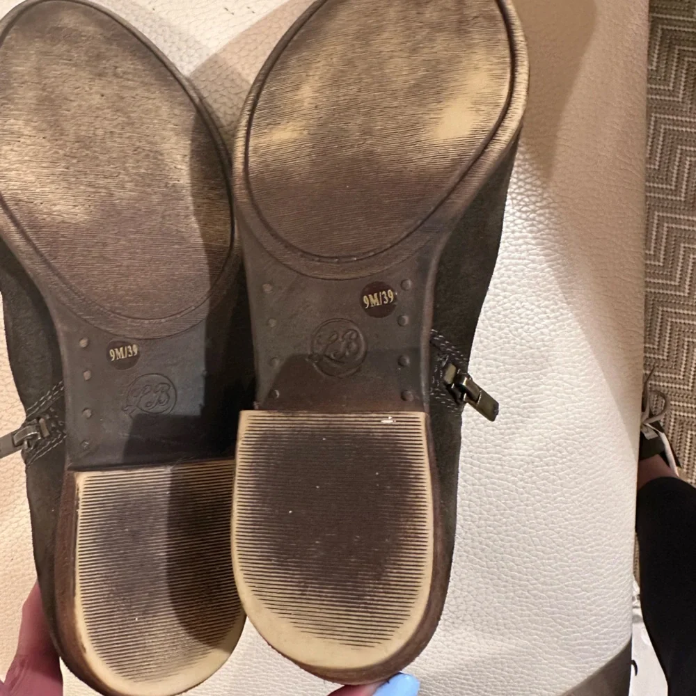 Lucky Brand NWOT Dark Green/ Gray Suede Leather Booties Double Zip Stacked Heel